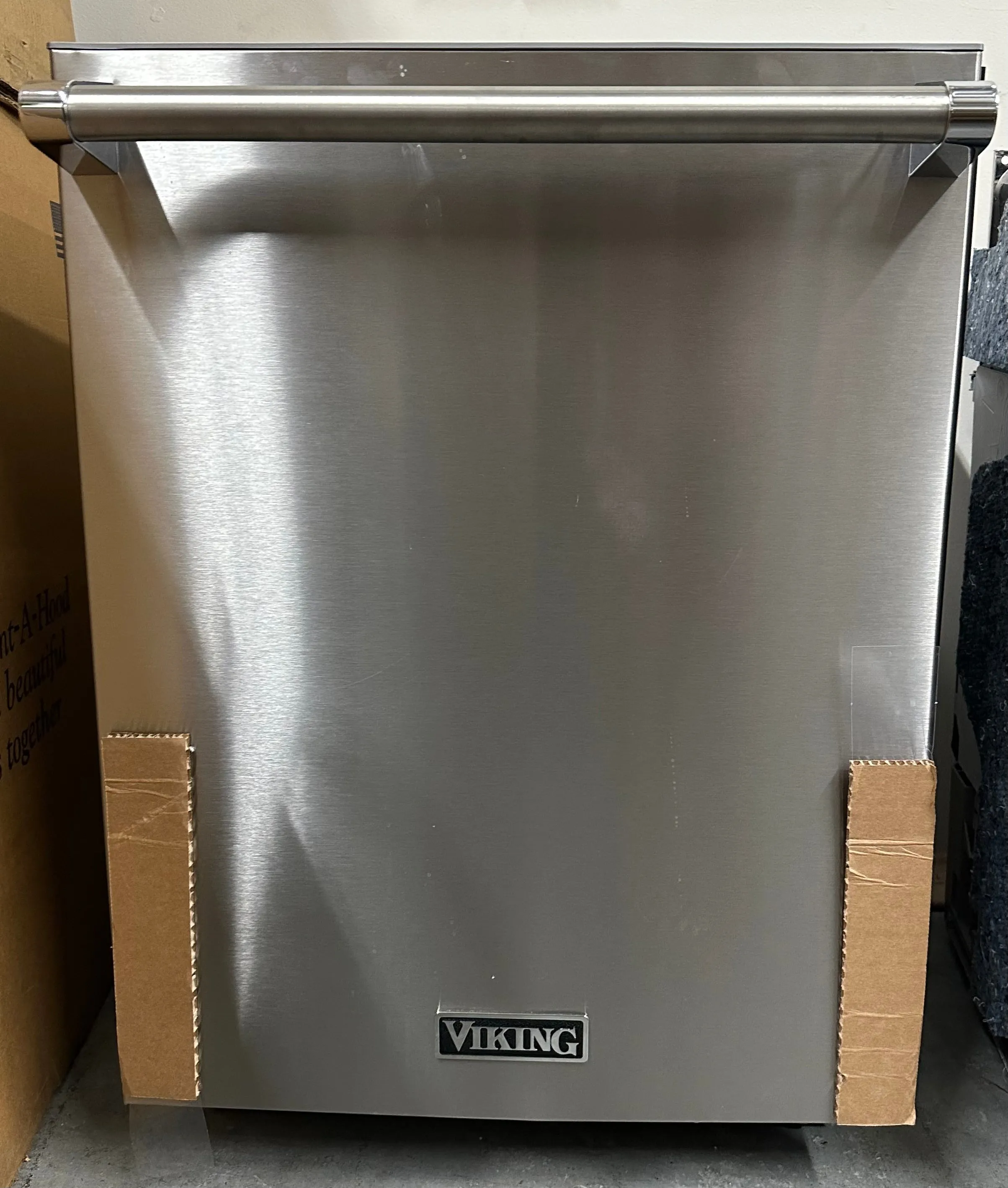 Viking VDWU524SS 24 Inch Fully Integrated Dishwasher with 16 Place Setting Capacity, 8 Wash Cycles, LCD Control Panel, Multi Level Power Wash, Quiet Clean, Full Size Rack and Turbo Fan Dry